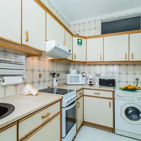 Areyas Pool By Alzira *