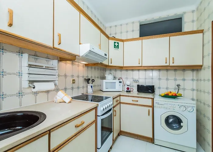 Areyas Pool By Alzira *